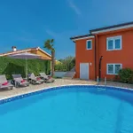 Casa vacanze 2 Bedroom Awesome In Porec