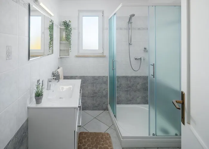 2 Bedroom Awesome In Montižana