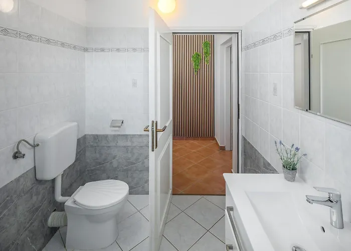 2 Bedroom Awesome In * Montižana