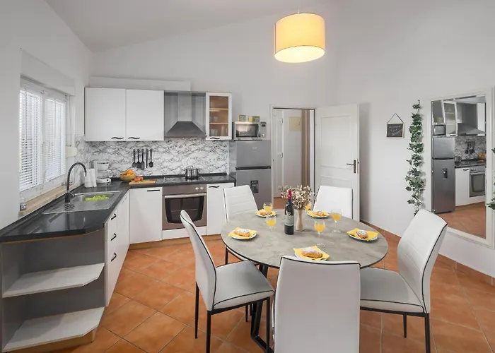 2 Bedroom Awesome In * Montižana