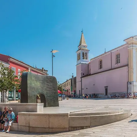 2 Bedroom Awesome In Porec