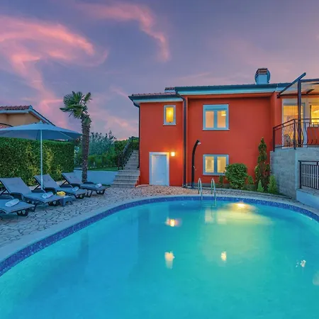 2 Bedroom Awesome In Holiday home *