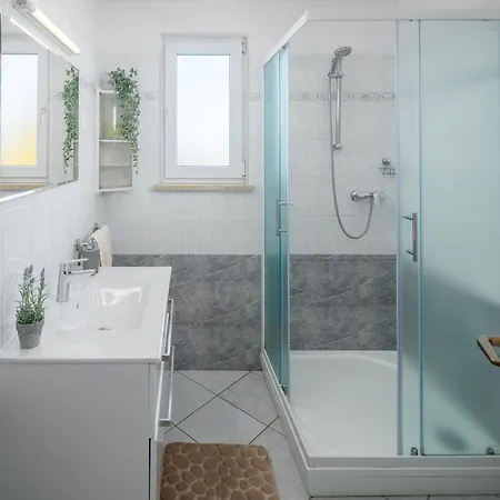 2 Bedroom Awesome In Porec