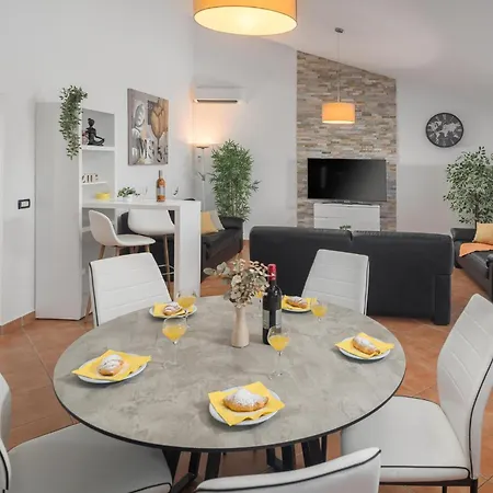 2 Bedroom Awesome In Montizana