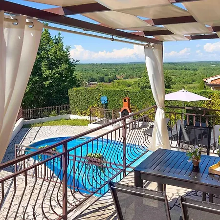 2 Bedroom Awesome In Montizana